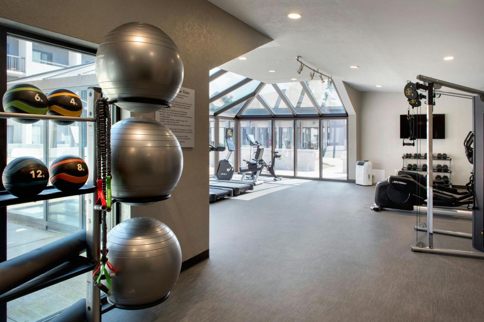 Courtyard By Marriott Rye Hotel Bagian luar foto