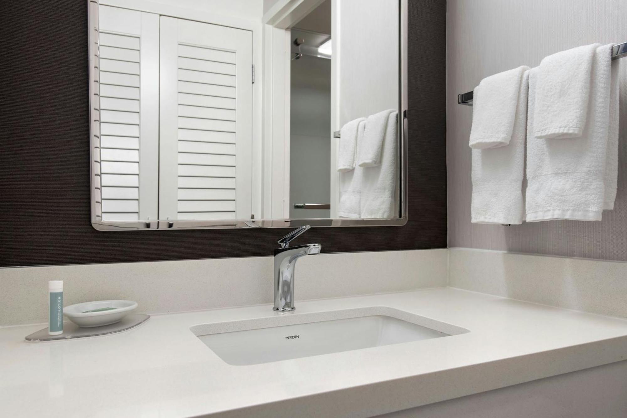 Courtyard By Marriott Rye Hotel Bagian luar foto