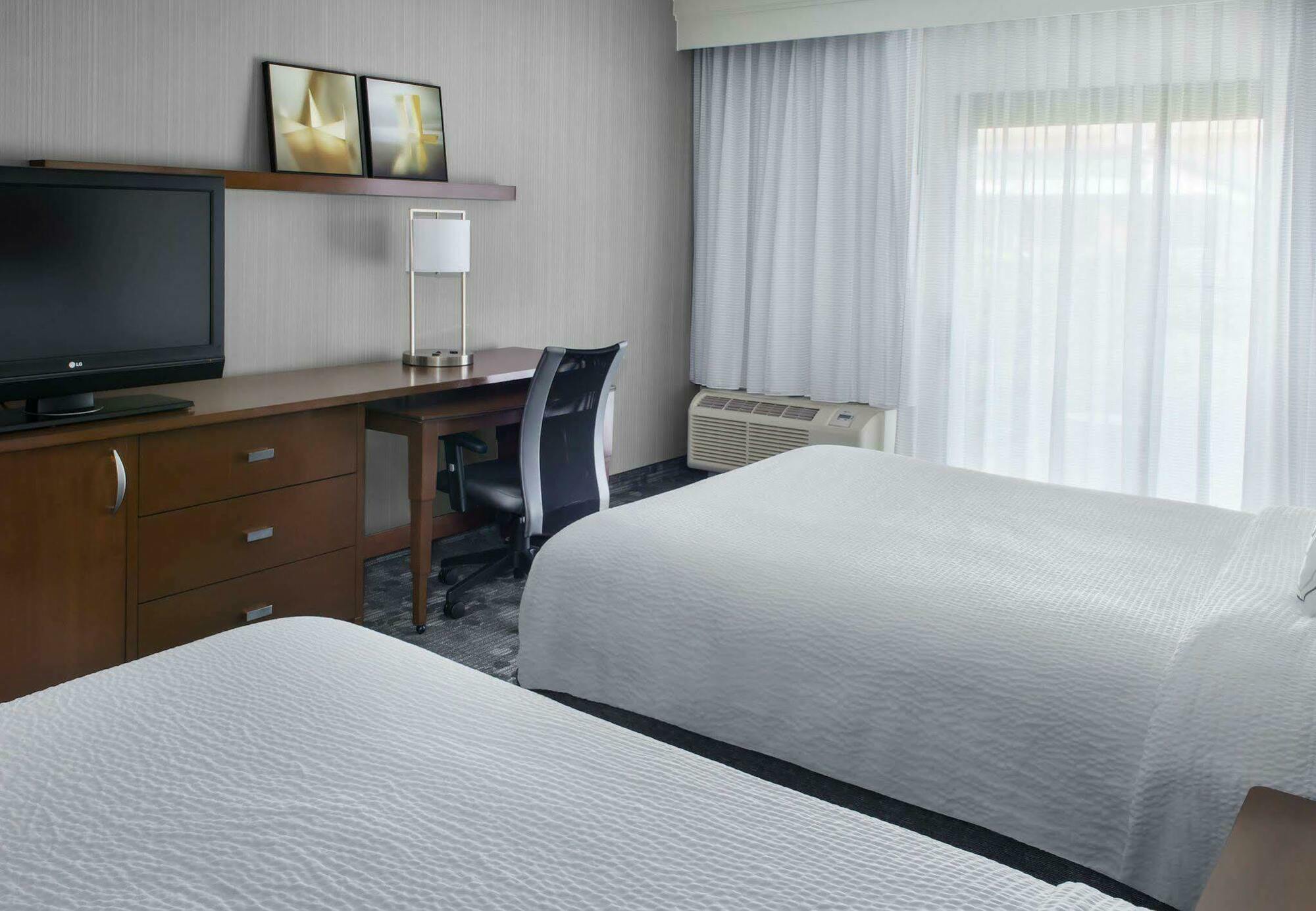 Courtyard By Marriott Rye Hotel Bagian luar foto